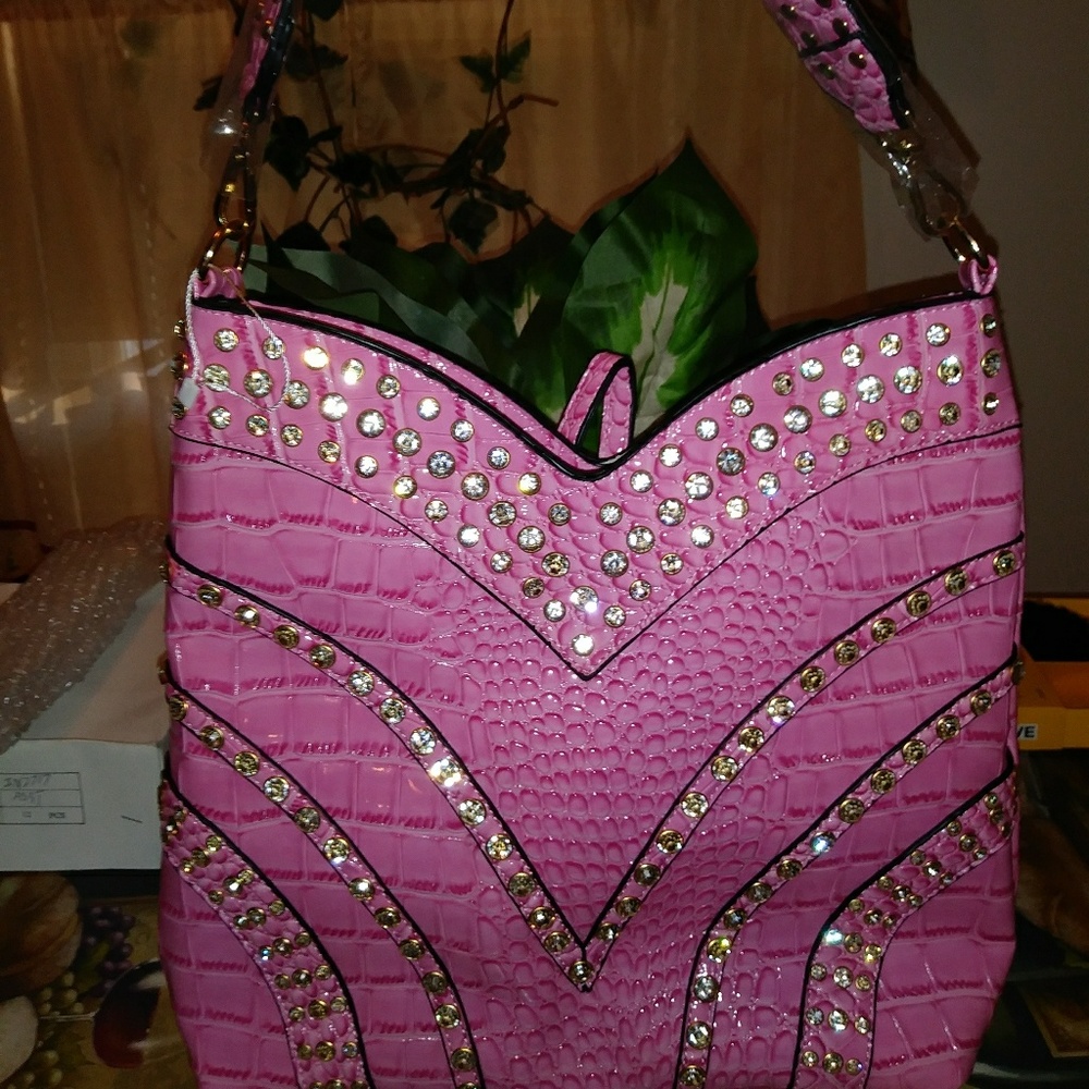 Pink fashion handbag